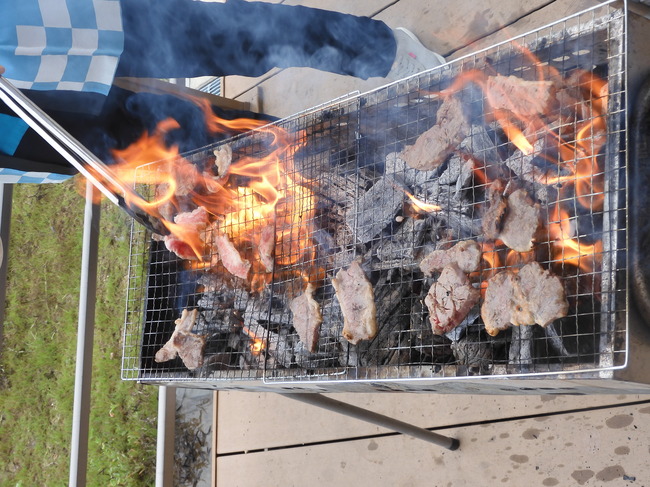 第33回イベント開催のお知らせ･･･黒毛和牛を炭火で焼いて熱々のお肉を食べ放題で召し上がって頂きました
