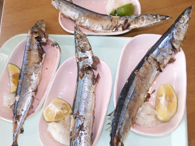 第６１回イベント開催のお知らせ･･･大収穫祭第２弾『生さんま』を炭火で焼いて熱々で召し上がって頂きました