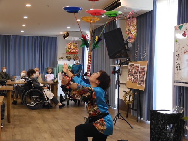 お誕生日会とモリックSさんによるマジックショーを開催しました