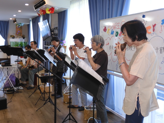 お誕生日会とオカリナの演奏会を開催しました